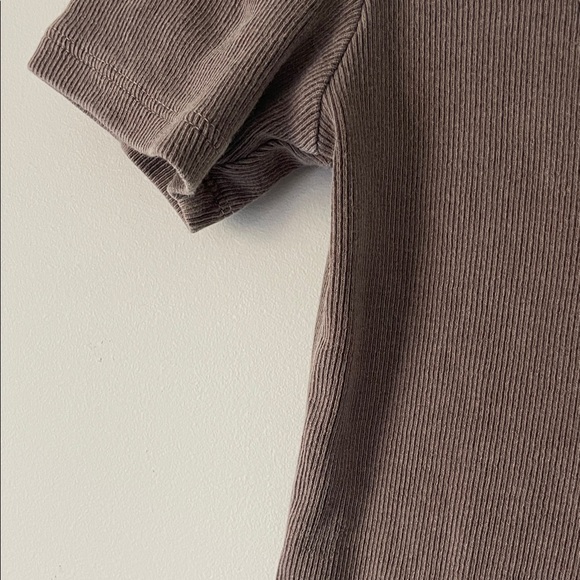 Old Navy Women's Chocolate/Taupe Short Sleeve Tee - Picture 3 of 3